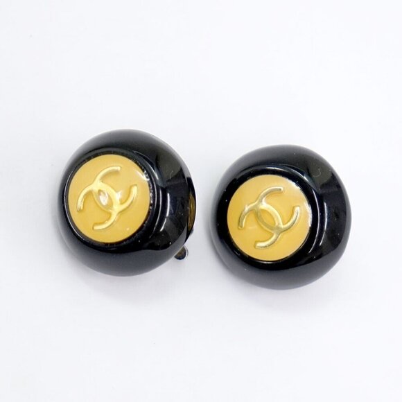 CHANEL CC Logos Black Round Clip-On Earrings Silver Tone 96P Auth #11584-5 - Picture 1 of 5